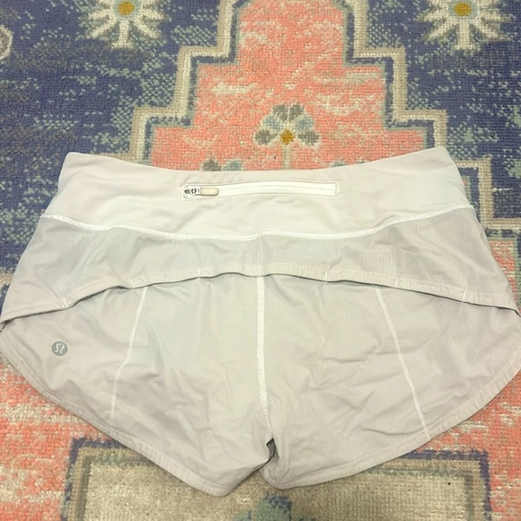Lululemon Speed-Up shorts - Picture 2 of 3